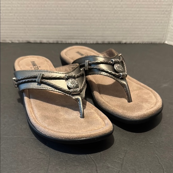 Minnetonka Shoes - Minnetonka Metallic Sandals Sz 7